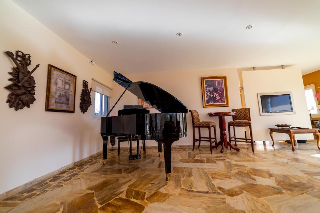 Chaglasian Wine & Suites ซานราฟาเอล ภายนอก รูปภาพ